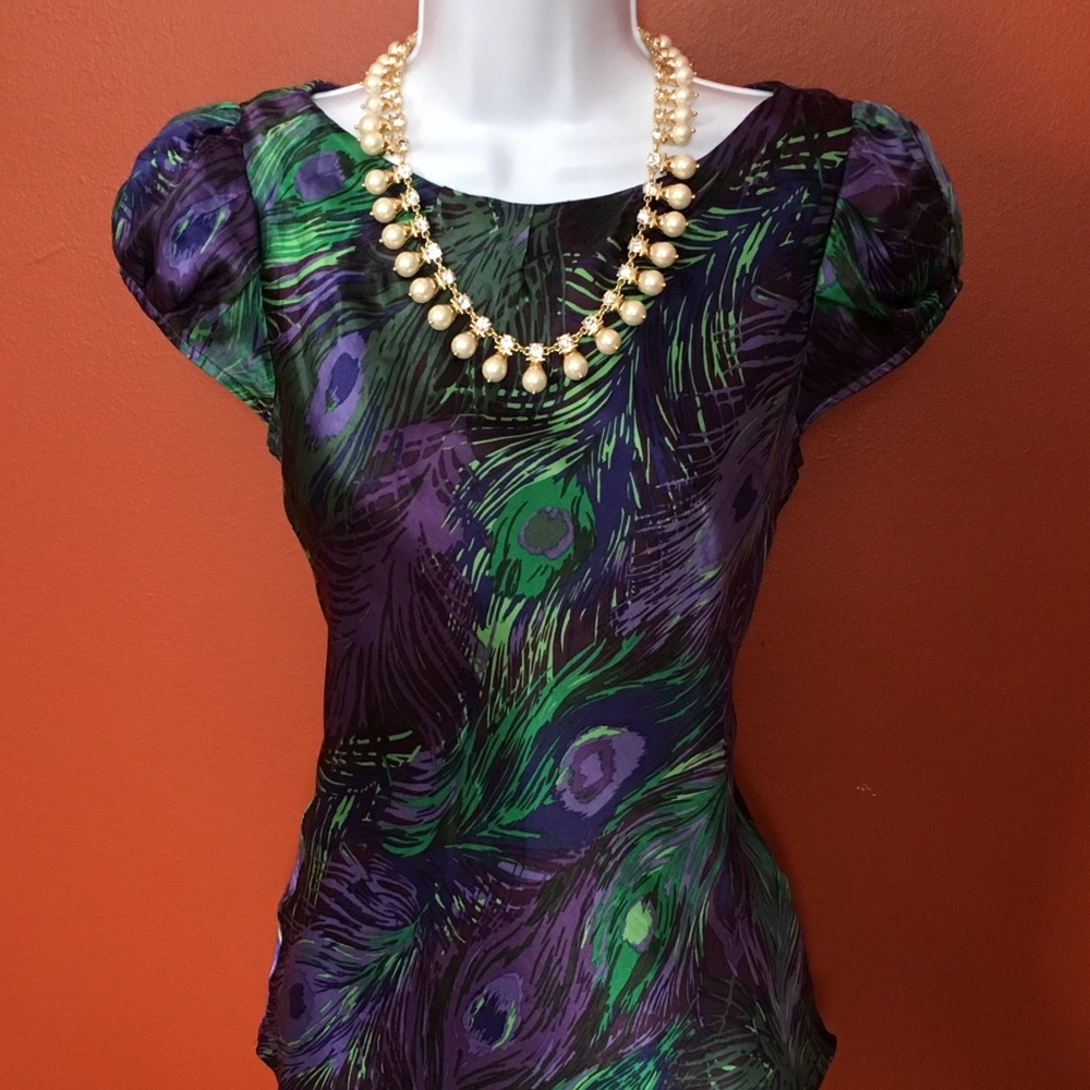 100% Silk Peacock Cap Sleeve Banana top LIKE NEW